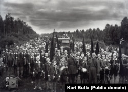 Снимка на младежка група комунисти по време на учение през 1937 г. Фотографията е дело на сина на Карл Була - Виктор.