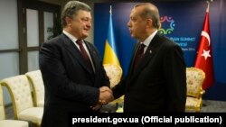 Архивное фото: Петр Порошенко и Реджеп Тайип Эрдоган на встрече в Стамбуле