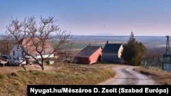 A hegyről a Balaton-felvidékig ellátni