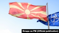 Архивска фотографија- Знамињата на Македонија и НАТО на НАТО самитот 2018