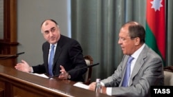 Министр иностранных дел Азербайджана Эльмар Мамедъяров (слева) и министр иностранных дел России Сергей Лавров. Москва, 21 мая 2013 года.