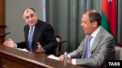 Russia -- Foreign Minister Sergei Lavrov (R) meets with his Azerbaijani counterpart Elmar Mammadyarov in Moscow, 21May2013
