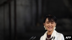Аун Сан Су Чжы ў Лёндане