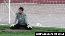 Türkmen futolçysy (arhiwden alnan illýustrasiýa suraty)