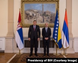 Na ceremoniji prijema akreditiva novog ambasadora Srbije u BiH Dodik istakao zastavu Republike Srpske