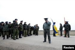 Украинские военнослужащие в Крыму, 4 марта 2014 года