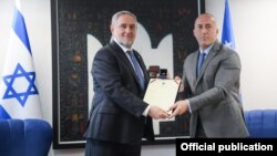 Kryeministri i Kosovës, Ramush Haradinaj gjatë takimit me presidentin e Kongresit Botëror të Hebrenjve, Robert Singer
