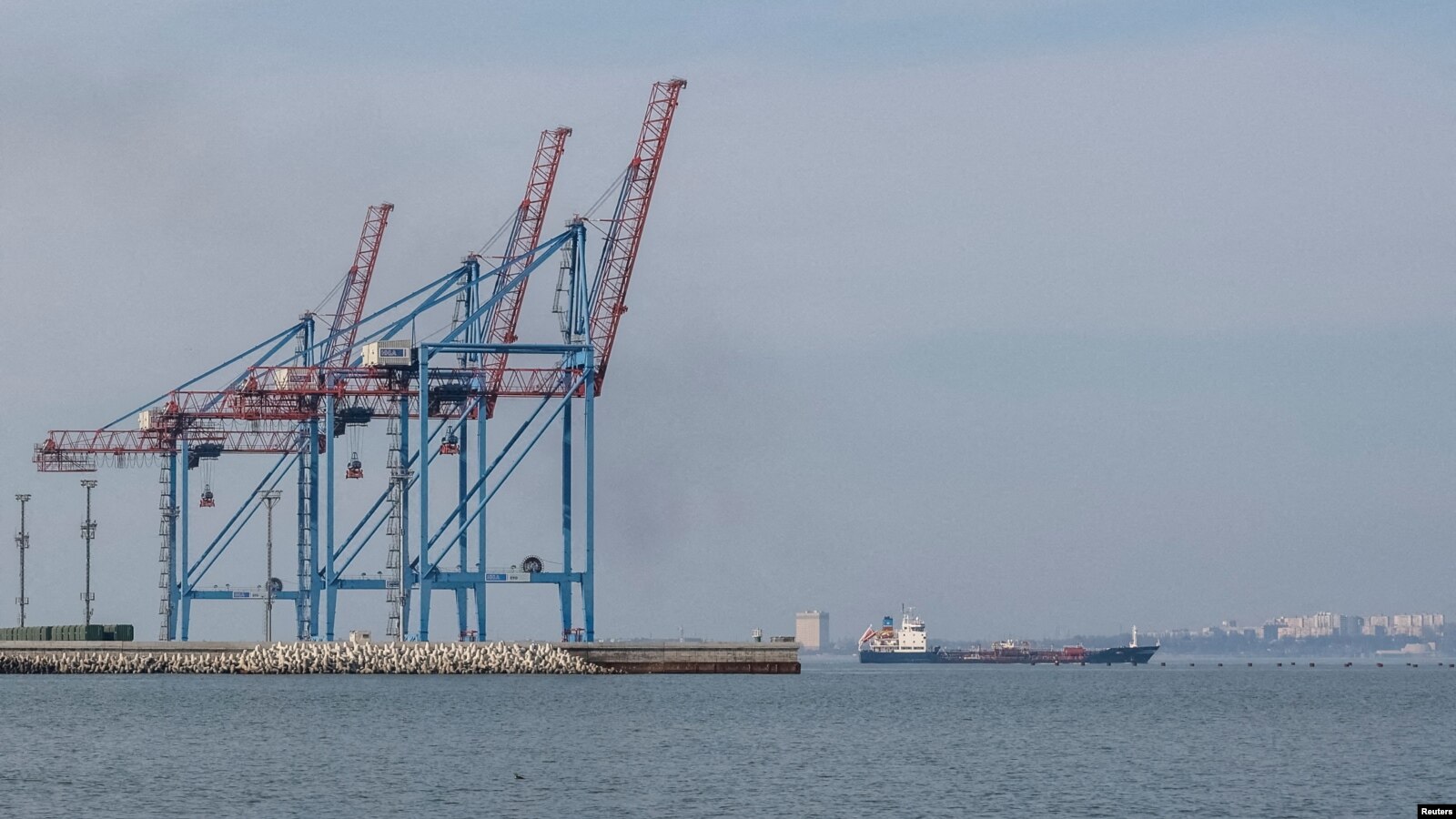 Câteva companii maritime nu mai intră în porturi din Ucraina, tocmai când începe exportul recoltei de cereale