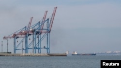 O navă de marfă părăsește portul Odesa (fotografie de arhivă)