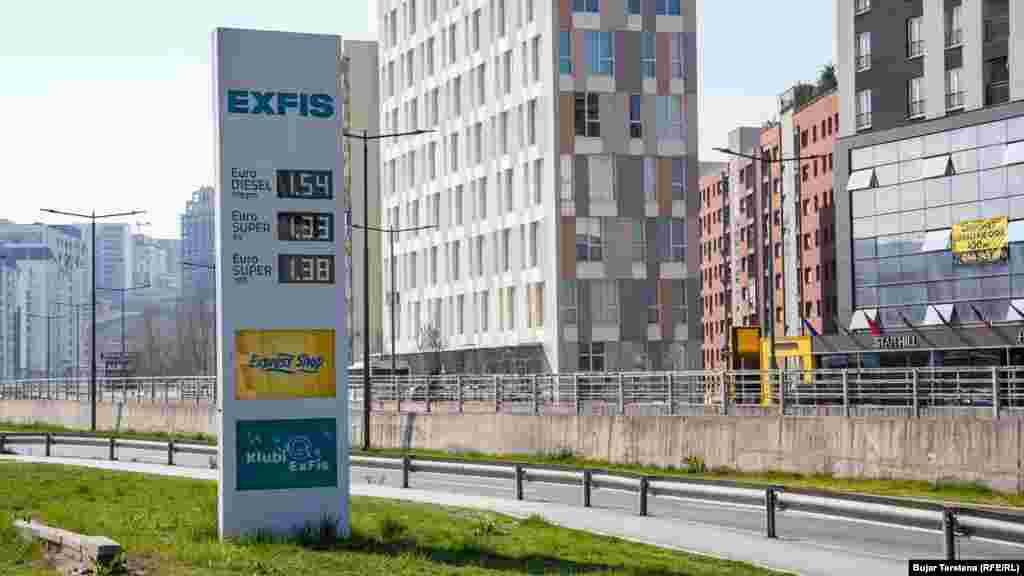 Çmimet e naftës nisën të rriteshin që nga fillimi i luftës së Shteteve të Bashkuara dhe Izraelit kundër Iranit më 28 shkurt.Në këtë fotografi shihet se brenda 13 ditësh (3 mars - 16 mars) ka pasur një rritje për 20 centë në çmimin e naftës në pompën e Exfis-it në Kosovë.Më 9 mars, në këtë pompë çmimi i euro dieselit ishte 1.49 euro.