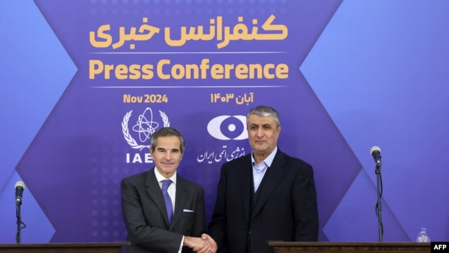 دیدار محمد اسلامی (راست) و رافائل گروسی در تهران