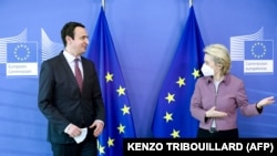 Premijer Aljbin Kurti predaće u Pragu, u četvrtak, 15. decembra, aplikaciju Kosova za punopravno članstvo u EU. Na fotografiji: Kurti i Ursula von der Lejen, šefica Evropske komisije, prilikom susreta u Briselu 29. aprila 2021. 