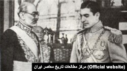 محمدرضا شاه پهلوی همراه با محمدعلی فروغی در روز ادای سوگند پادشاهی