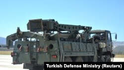 A part of a Russian S-400 missile-defense system is unloaded from a Russian plane at an airport near Ankara on August 27.