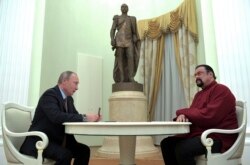 Vladimir Putin cu Steven Seagal la Kremlin, 25 nov., 2016