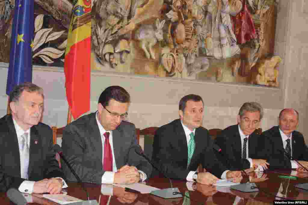 Un acord semnat sub semnul tensiunii...