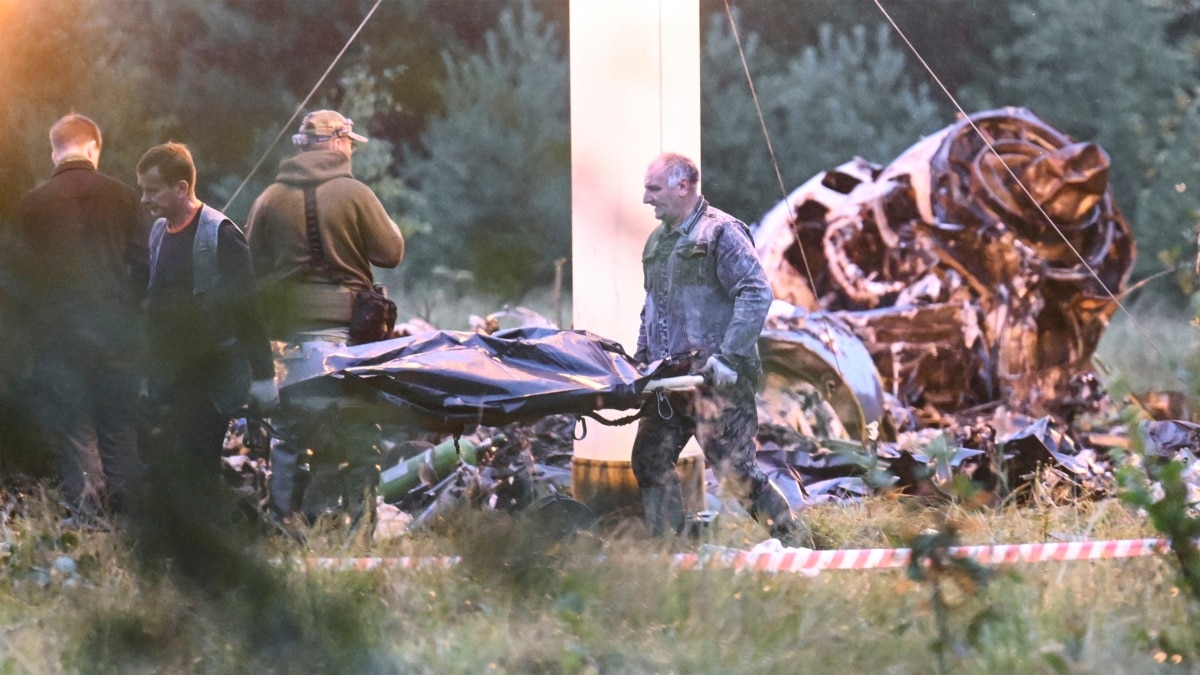 Putin Offers Condolences To Families Of Plane Crash Victims Believed To
