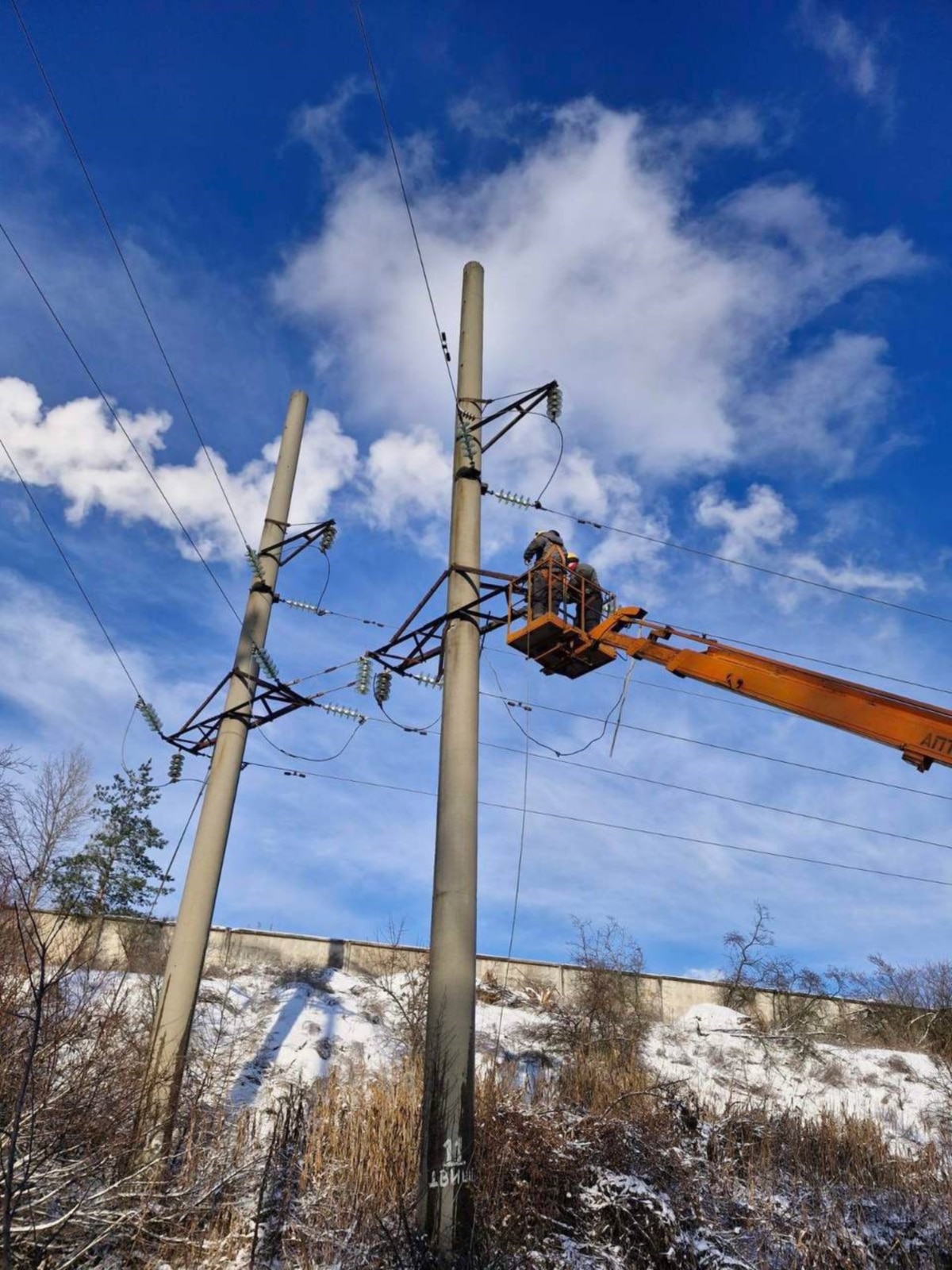 В уряді вирішили запровадити доплати енергетикам ремонтно-відновлювальних бригад