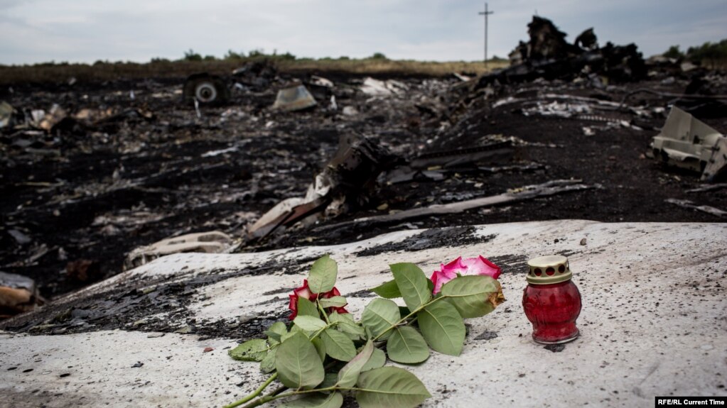 Фото з місця катастрофи рейсу MH17