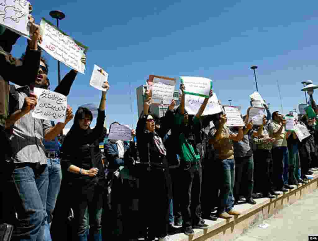 Iran, Demonstration in Tehran against a dam project that critics say will likely flood the country's grandest archeological sites, 04/21/2007