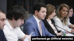 Как заявил Арчил Талаквадзе, речь идет о переходе на новую, «более справедливую и объективную» модель финансирования партий, новом принципе комплектации комиссии ЦИК и пр.