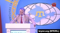 Мустафа Джемілєв на Всесвітньому конгресі кримських татар в Анкарі