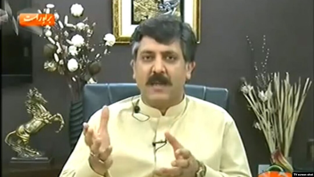 Junior government minister Sheikh Waqas Akram takes journalists to task on Pakistan's Geo TV.