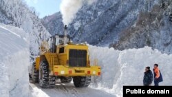 За последние дни в районе Рокского перевала выпало более 40 сантиметров снега