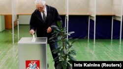 Голосование на избирательном участке в Вильнюсе в день президентских выборов. 12 мая 2019 года.