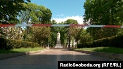 Пам'ятник генералу Ватутіну у Києві.