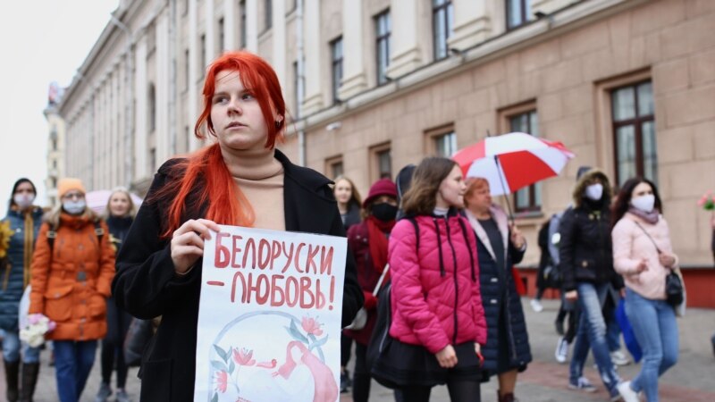 Gorkuzmalara garamazdan, Minskde ýüzlerçe aýal Lukaşenka garşy ýöriş etdi