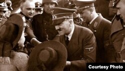 Адольф Гитлер 1941-жылдын 20-августунда «Фау» ракетасын иштеп чыгууга көрсөтмө берген.