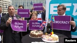 Бельгия. Активисты партии независимости Соединенного Королевства празднуют начало Brexit. Брюссель, 29.03.2017
