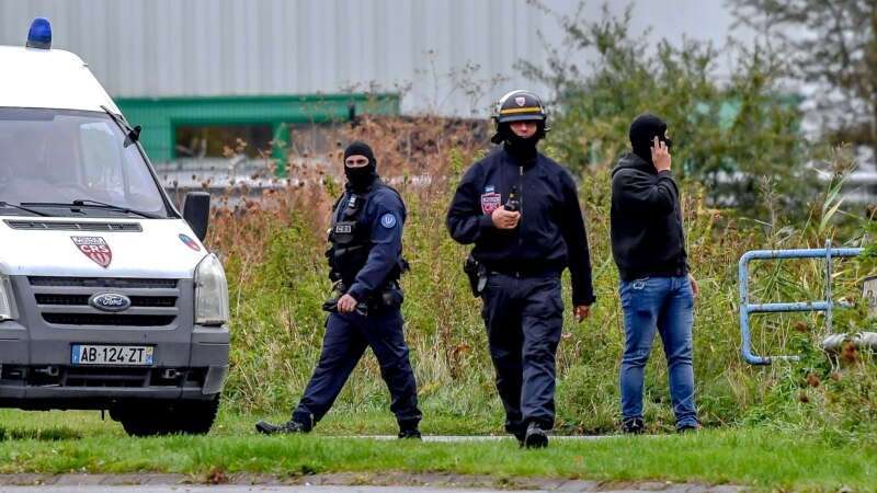 Уапсени екстремисти кои планирале напад на францускиот претседател