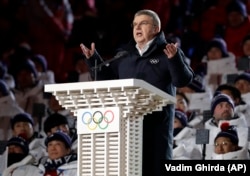 Президент МОК Томас Бах выступает на открытии Олимпиады в Пхёнчхане
