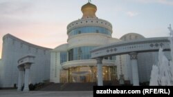 Иллюстративное фото. Здание детского театра в Ашгабате. 