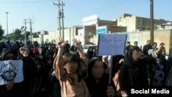 Workers of Iran's Haft-Tapeh sugar cane factory in a protesting on November 17.