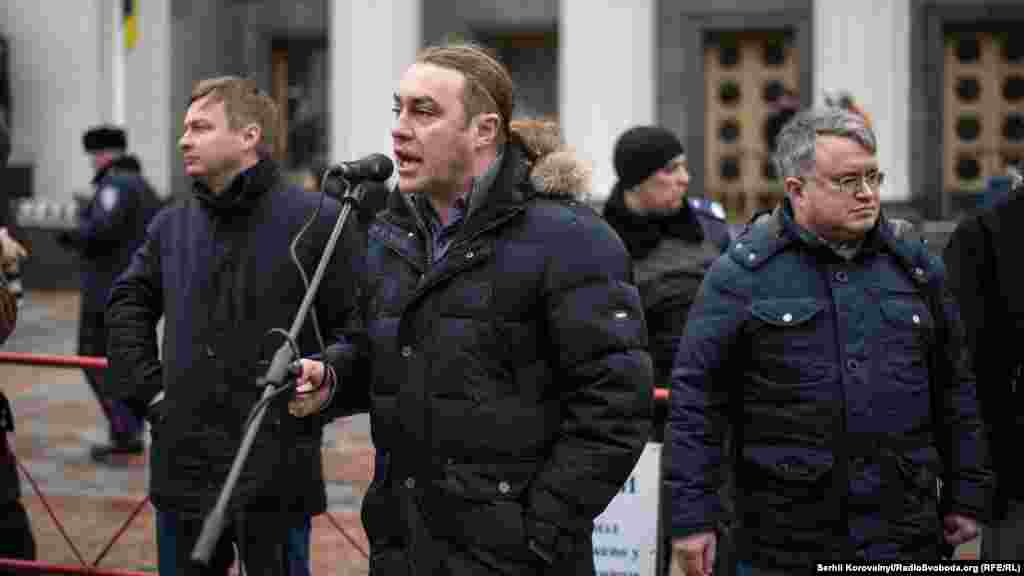 Перед учасниками мітингу виступає Ігор Мірошниченко