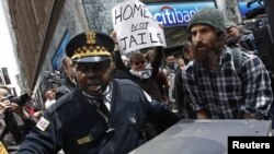 Poliția din Chicago împiedică desfășurarea militanților protestatari împotriva Nato