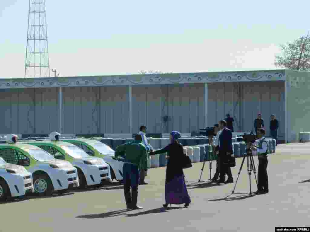 Turkmenistan -- Car race in the capital Ashgabat