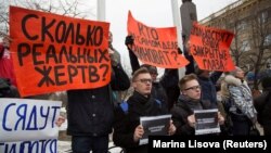 Müňlerçe adam Sibiriň Kemerowo şäherinde protest geçirdi, 27-nji mart, 2018 ý.