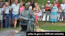 Памятник Пуговкину. Иллюстрационное фото