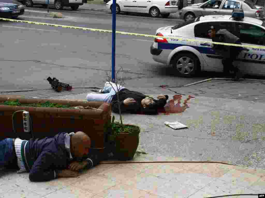 В Стамбуле трое убиты, восемь ранены во время полицейской операции по задержанию активиста одной из левацких группировок