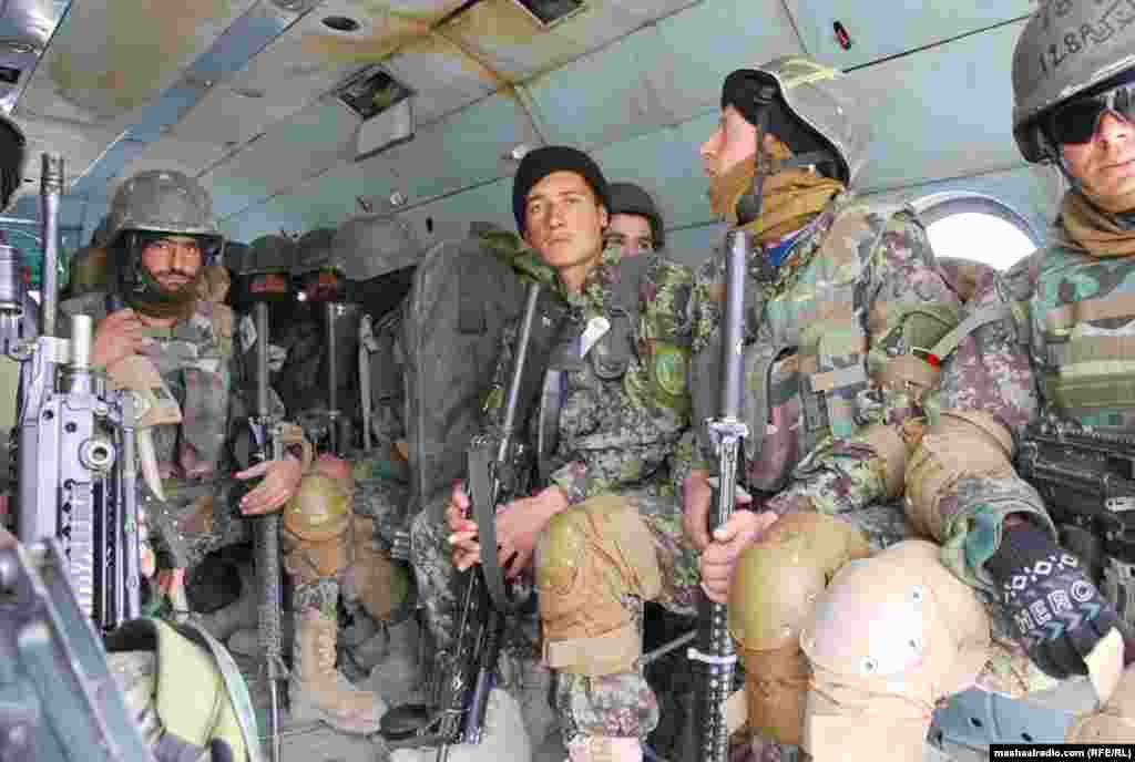 د افغان ملي اردو سربازان &nbsp;په کندهار کې&nbsp;د هوايي عملیاتو پر مهال