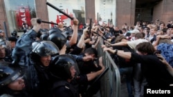 Столкновения между сотрудниками полиции и участниками протестной акции. Москва, 27 июля 2019 г.