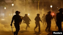 Policija interveniše u Parizu, nakon pobjede Pari Sen Žermena, 31. maj 2025.