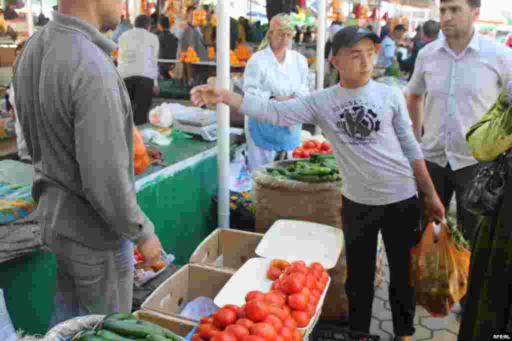 Дар орзуи арзонӣ #56