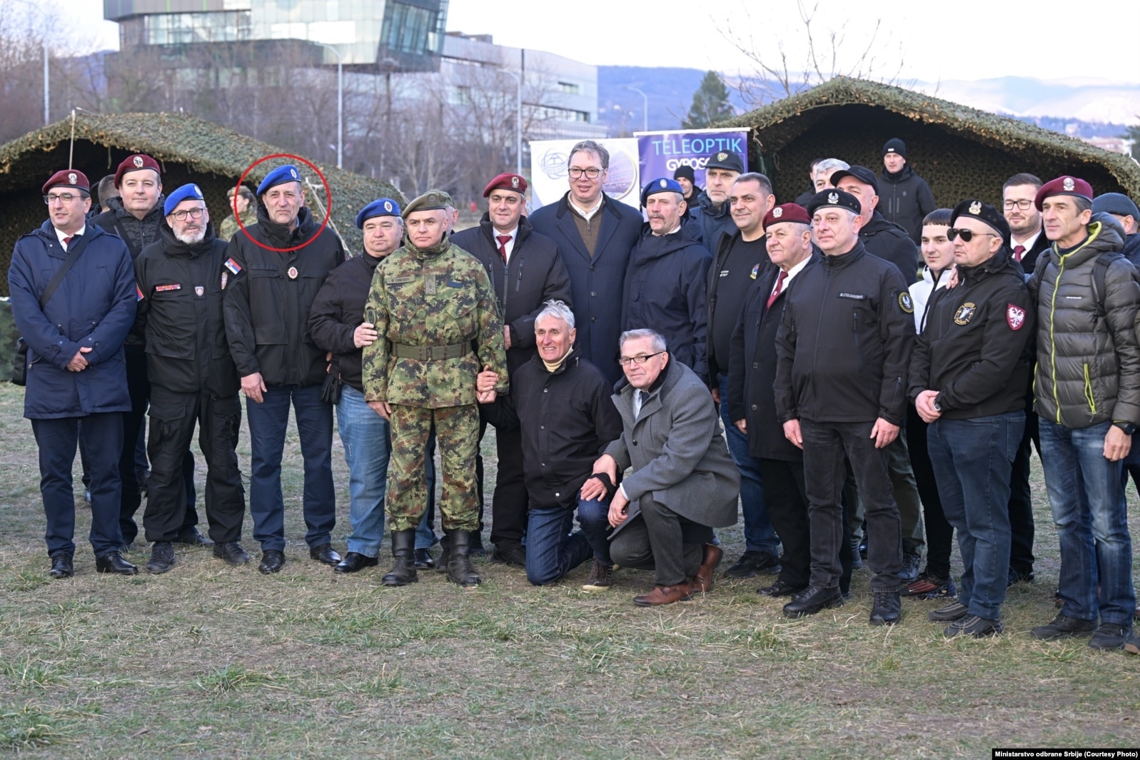 Joshanoviqi me presidentin e Serbisë, Aleksandar Vuçiq, në ekspozimin e armatimit, ngjarje e organizuar me rastin e Ditës së Shtetësisë së Serbisë. Nish, 14 shkurt 2024.