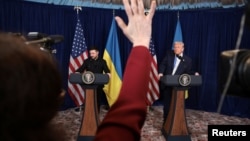 Пресконференція в резиденції Дональда Трампа Мар-а-Лаґо у Флориді з президентом Володимиром Зеленським. 28 грудня 2025 року 