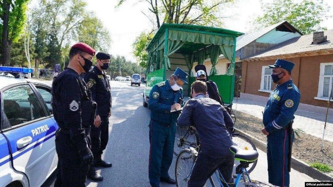 6 апрелдан бошлаб одамларнинг заруратсиз кўчага чиқиши тақиқланди.